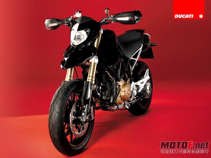 HM_1100-s_-B_3-4-front-SX_Ducati_motor.jpg