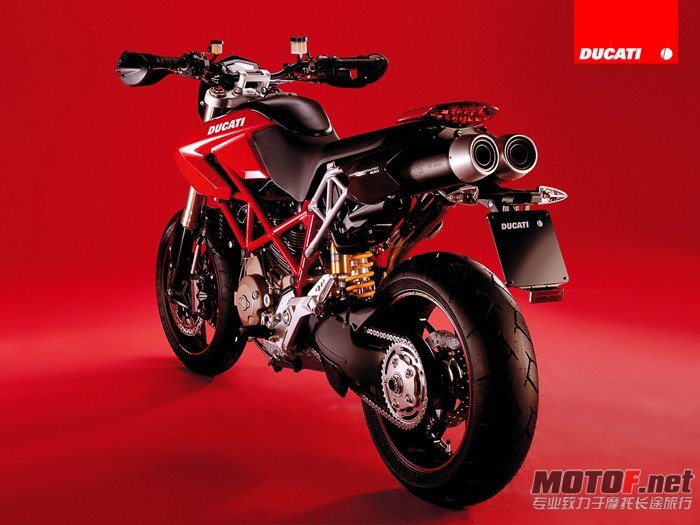 HM_1100-s_R_3-4-post-SX_Ducati_motor.jpg