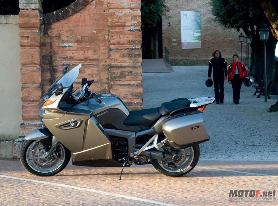 bmw-k1300gt-photo-1-950x704[1].jpg