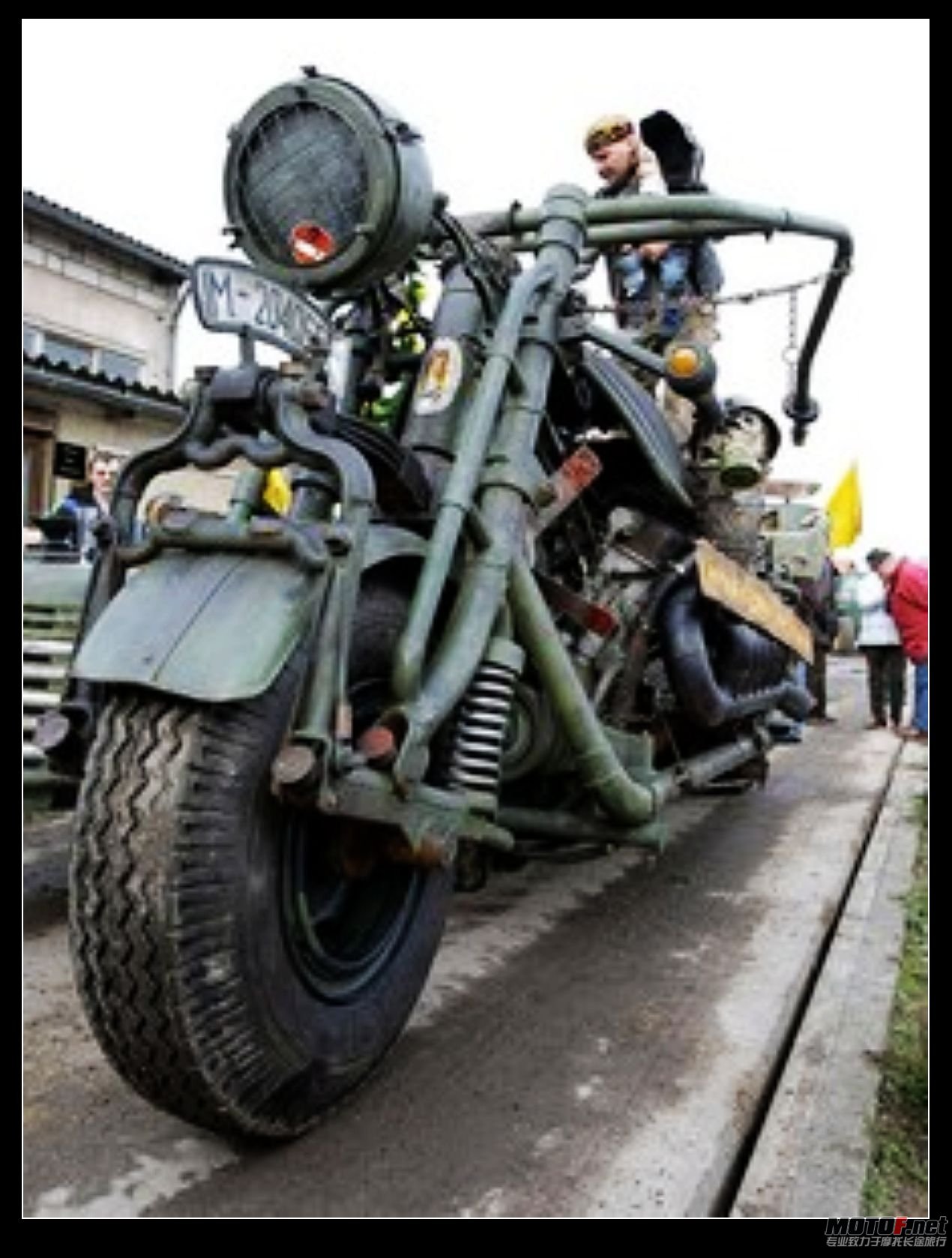 nEO_IMG_motorcycle-giant.jpg