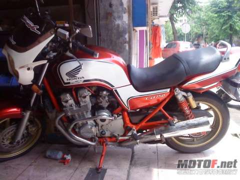 CB750