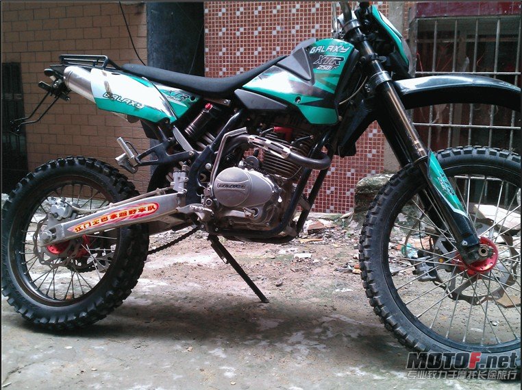 HD4_V75_U3CXI)BKR2UHK2V.jpg