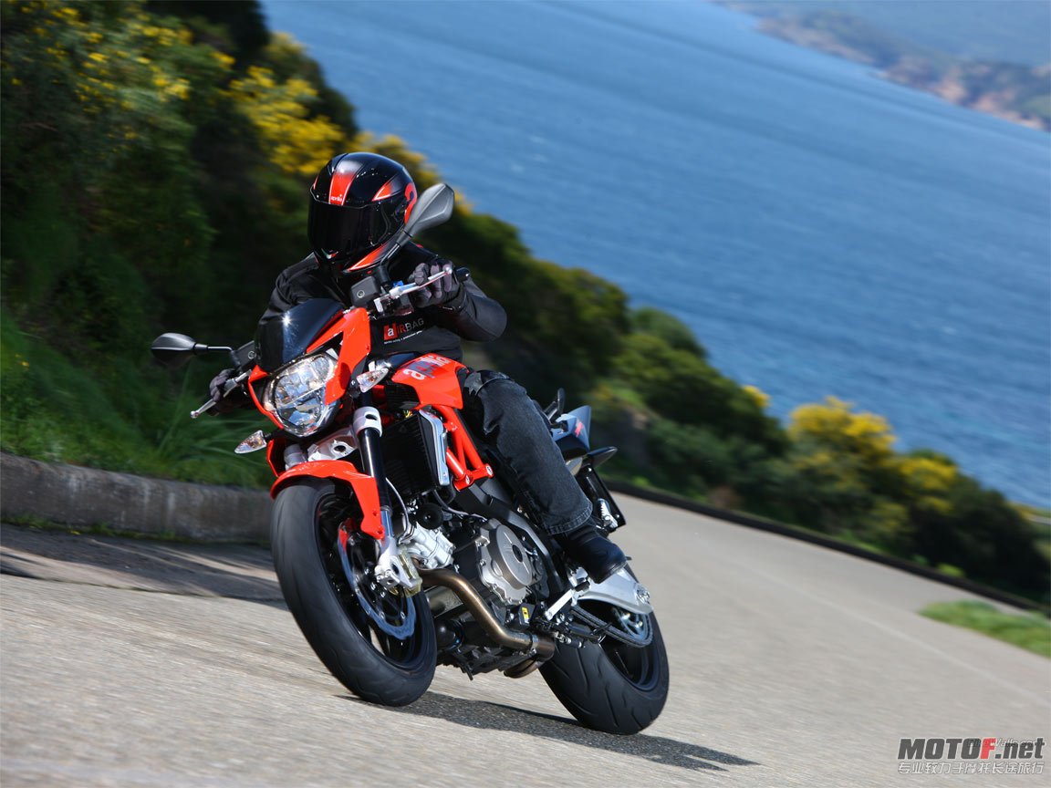 Aprilia_Shiver_750_2011_01_1152x864.jpg