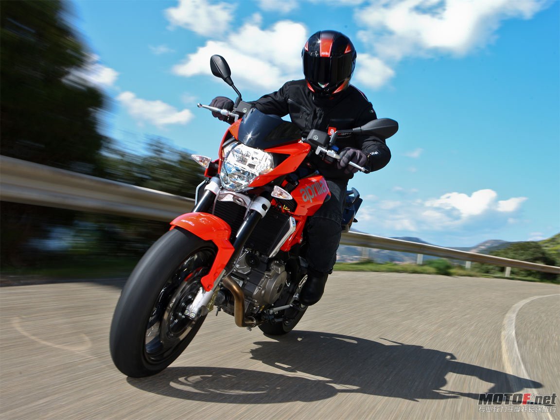 Aprilia_Shiver_750_2011_17_1152x864.jpg