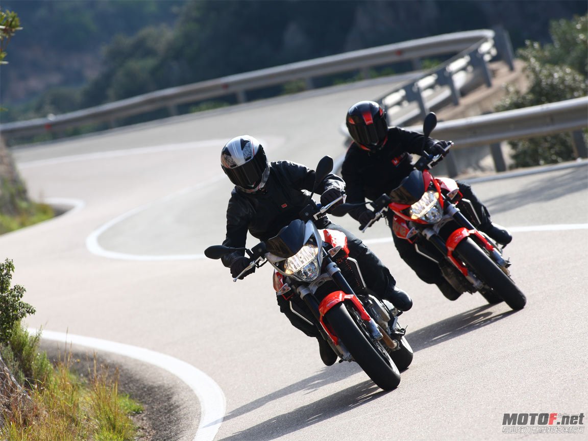 Aprilia_Shiver_750_2011_21_1152x864.jpg