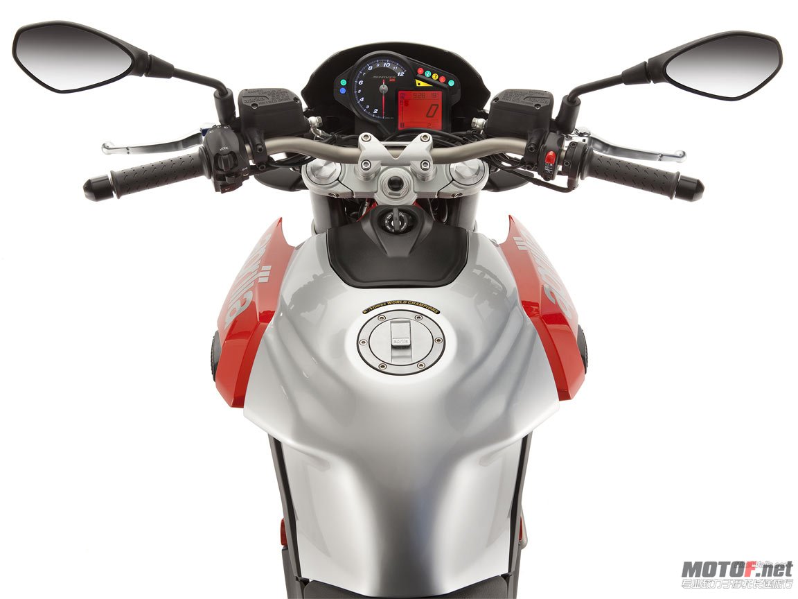 Aprilia_Shiver_750_2011_39_1152x864.jpg
