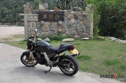 05Z1000