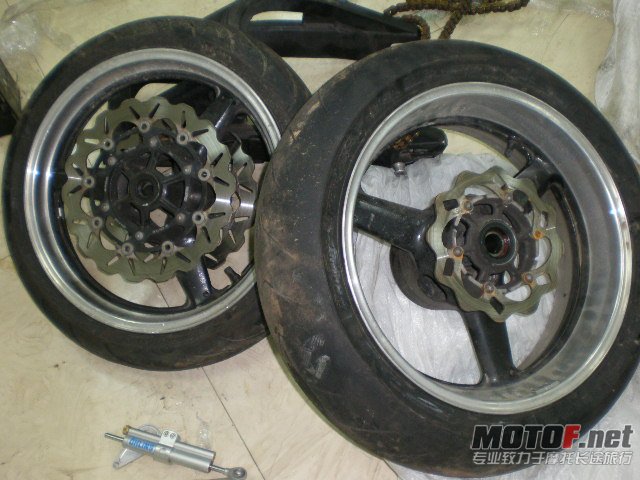 11044_12845655673WMw.jpg