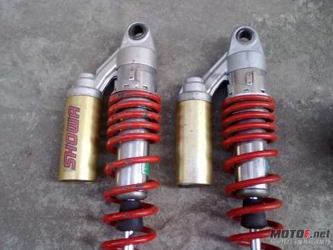 CB400后减震