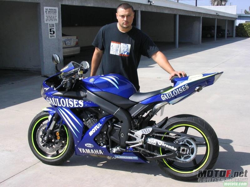 1226971678233456-Yamaha-YZF-R1.jpg