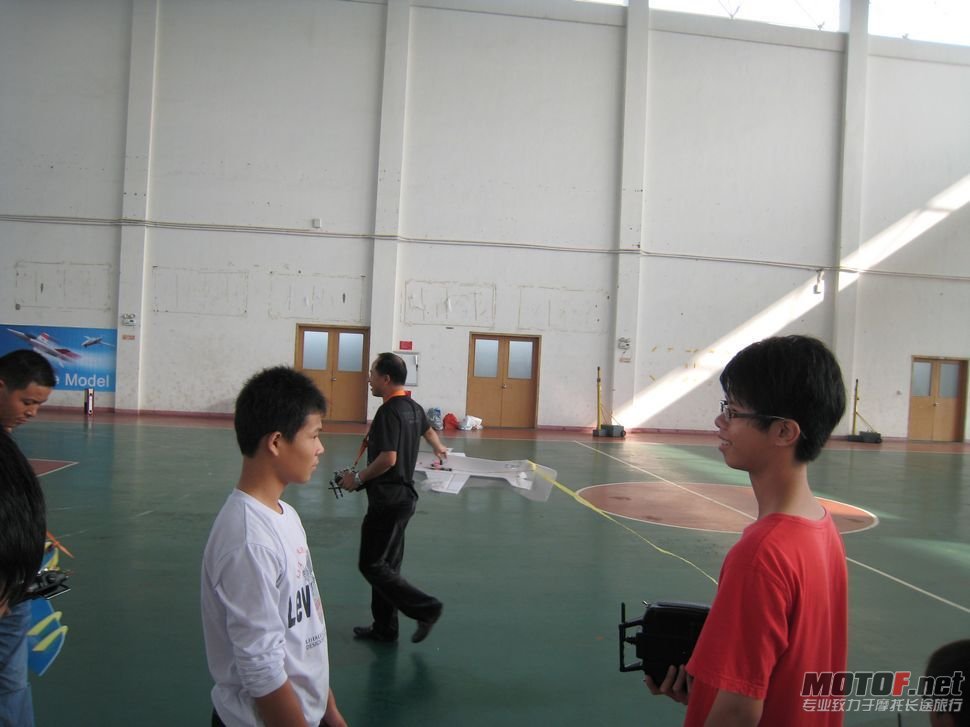 2011年10月29日参加室内模型赛吉林大学珠海分校 009.jpg