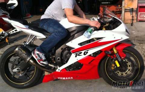 YAMAHA R6