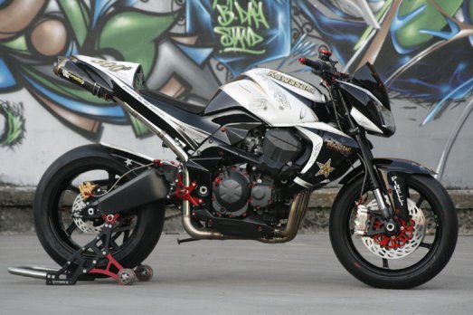 roadster-kawasaki-z750-ad-koncept-500-anniversaire-02-bfee5.jpg