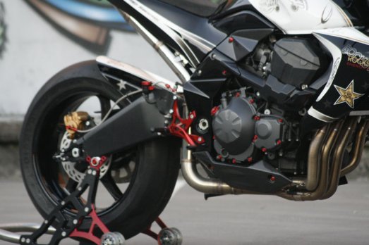 roadster-kawasaki-z750-ad-koncept-500-anniversaire-05-4c4df.jpg