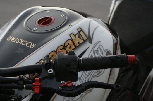roadster-kawasaki-z750-ad-koncept-500-anniversaire-08-f2b7c.jpg