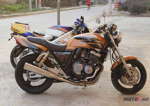 CB400