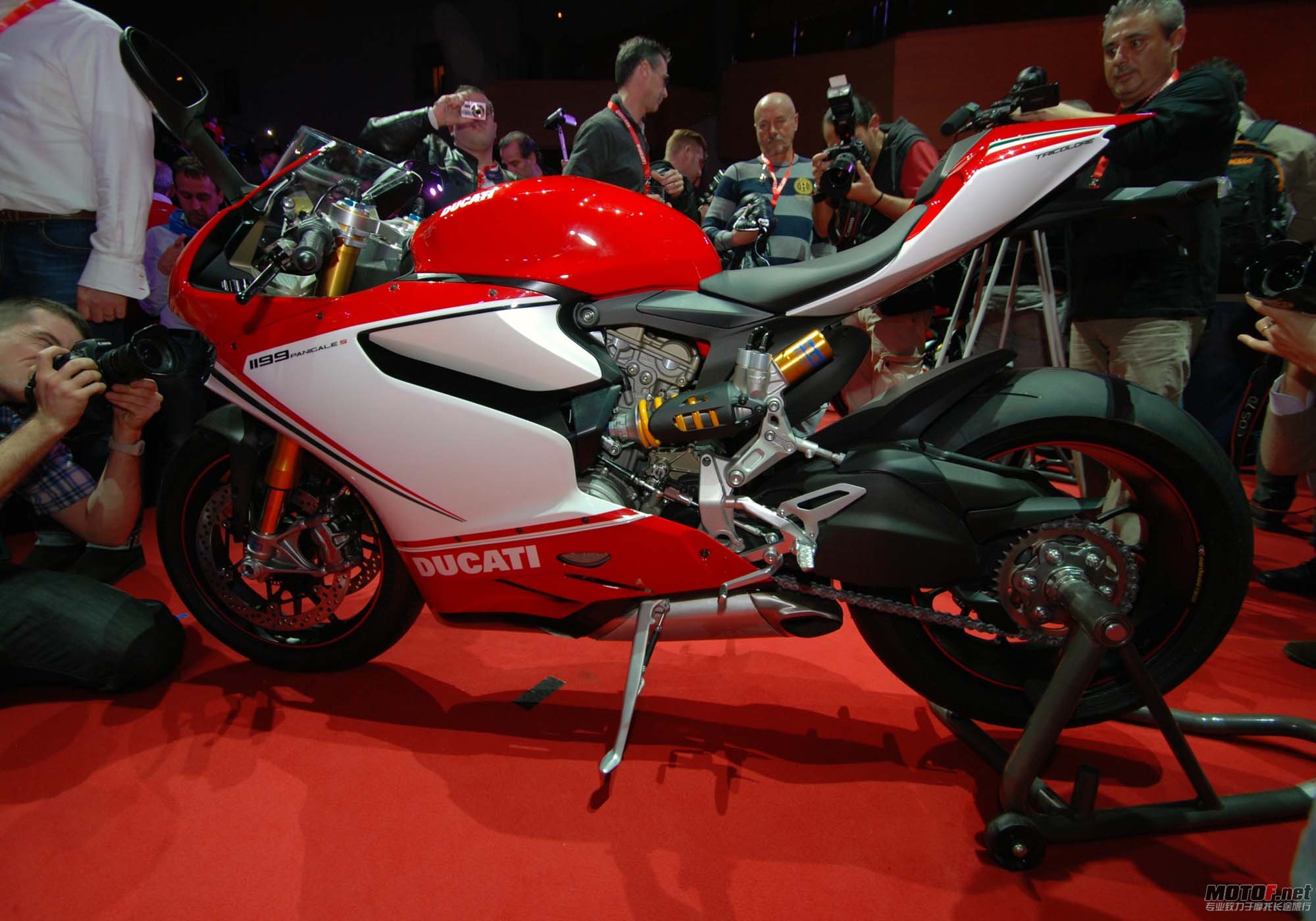 ducati-1199-panigale-s-tricolore-eicma-02.jpg
