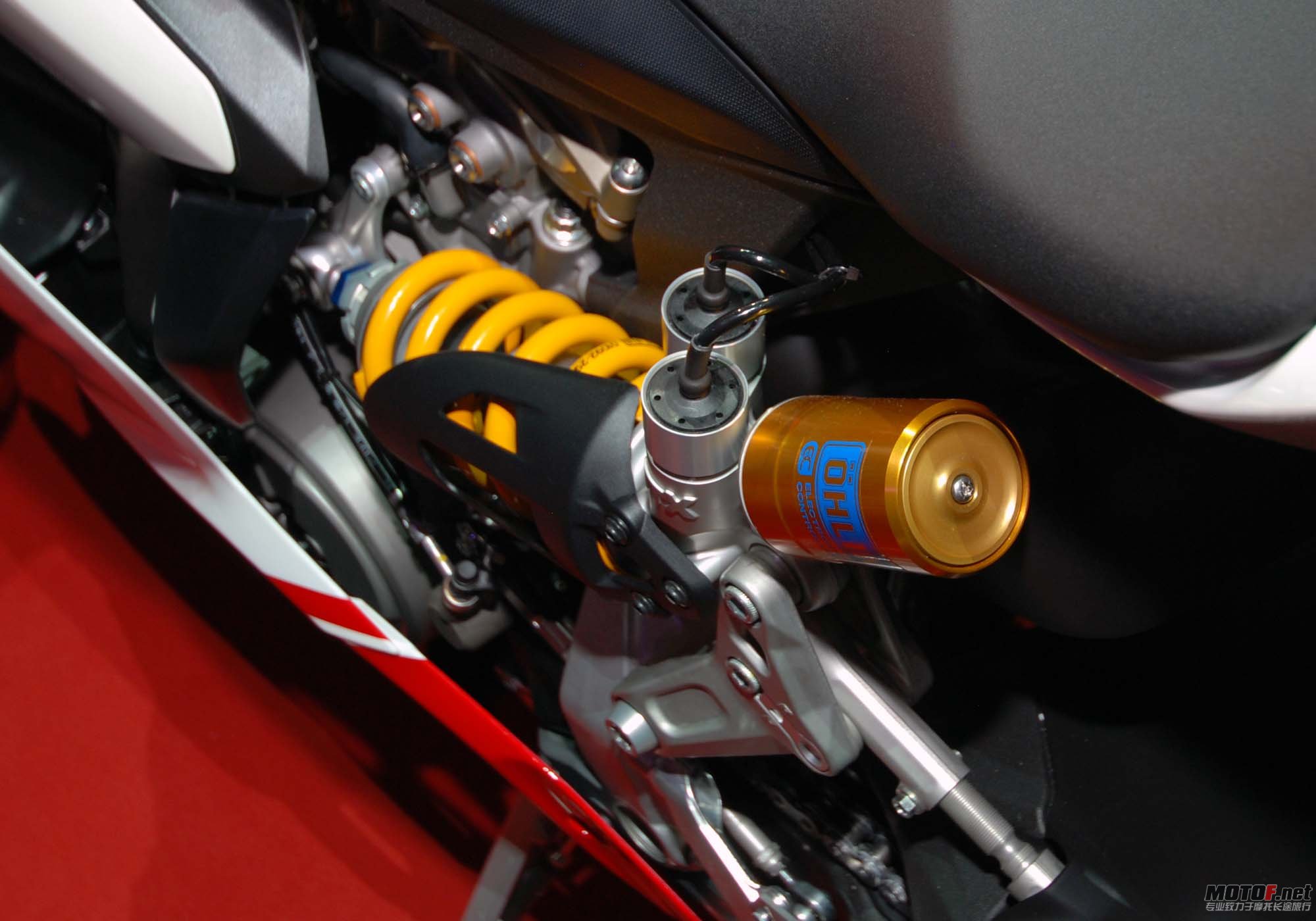 ducati-1199-panigale-s-tricolore-eicma-05.jpg