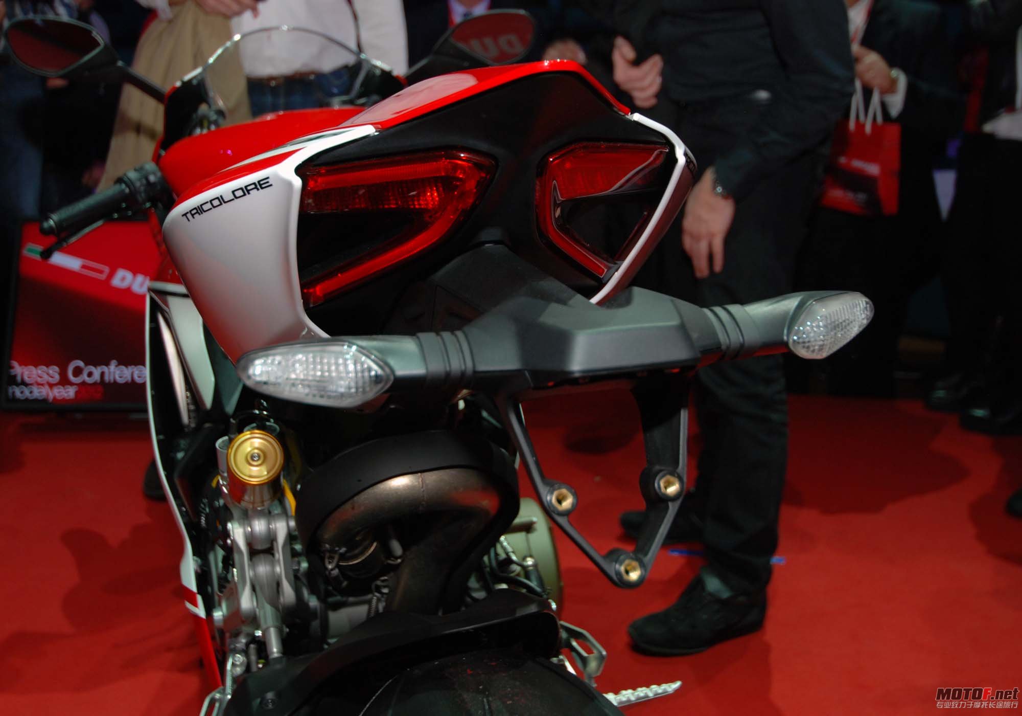 ducati-1199-panigale-s-tricolore-eicma-06.jpg