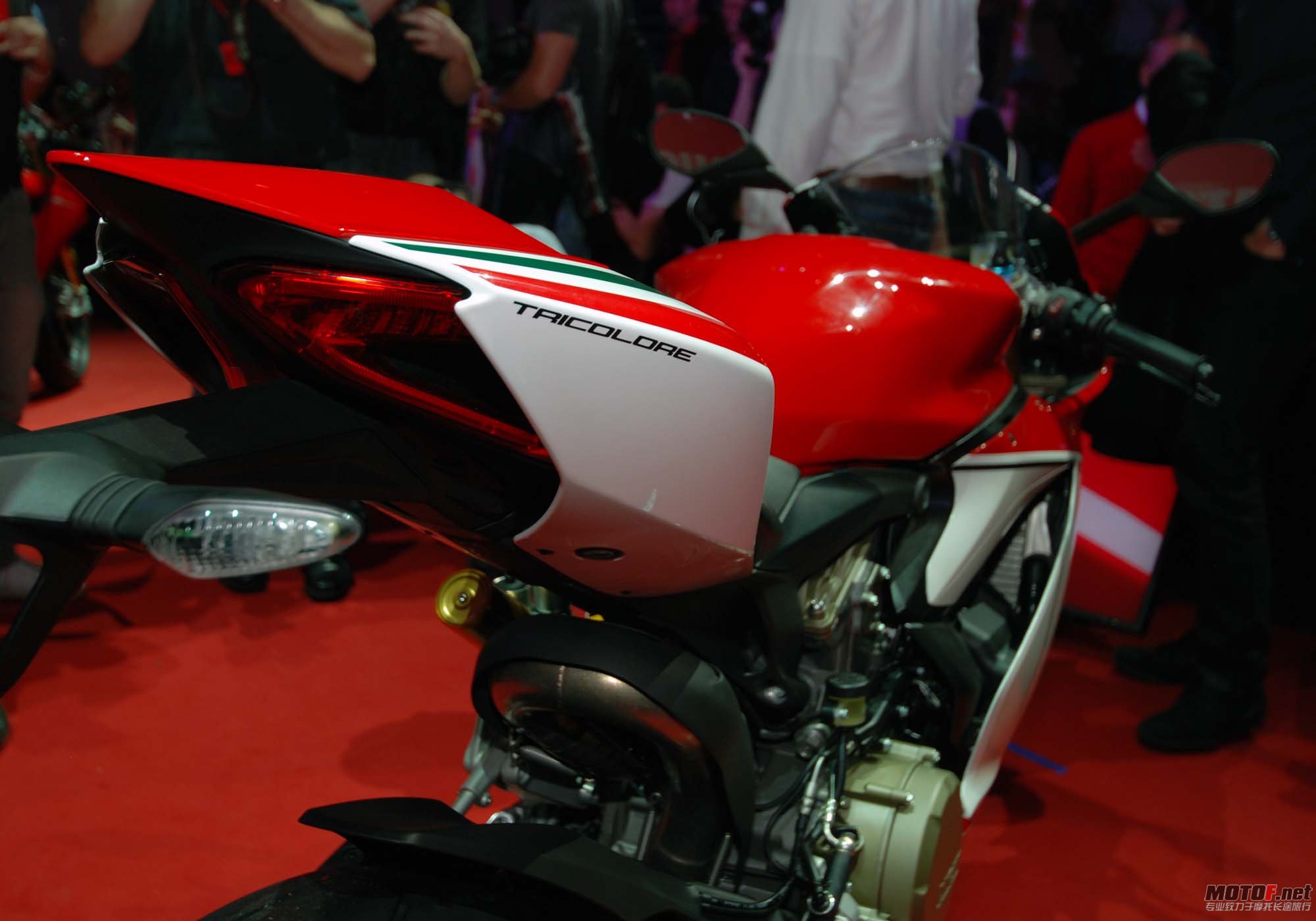 ducati-1199-panigale-s-tricolore-eicma-08.jpg
