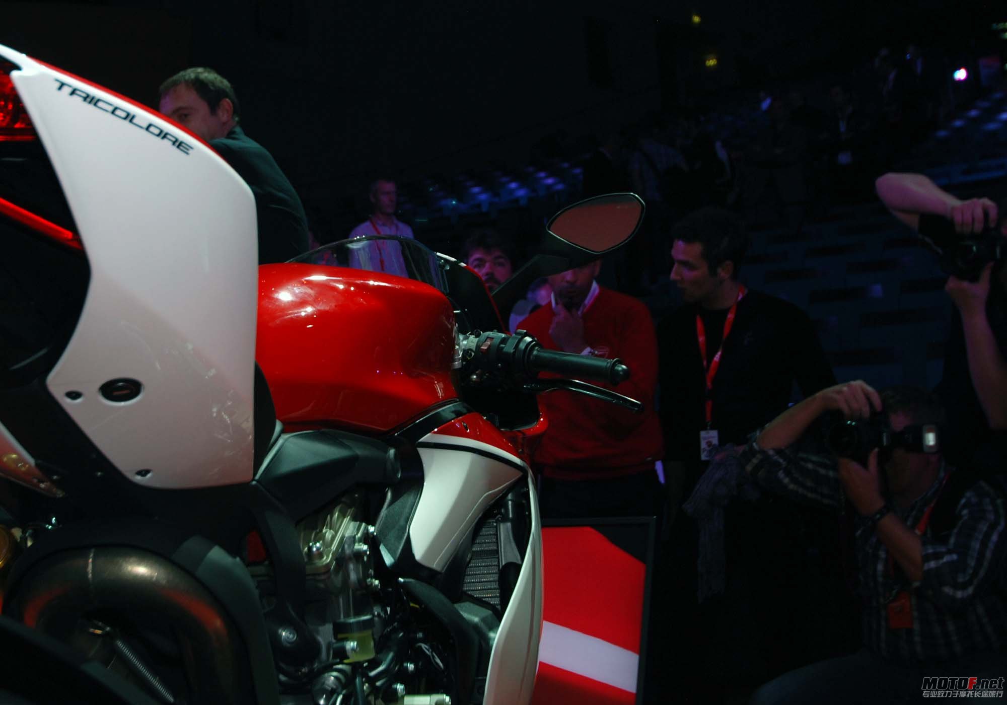 ducati-1199-panigale-s-tricolore-eicma-09.jpg