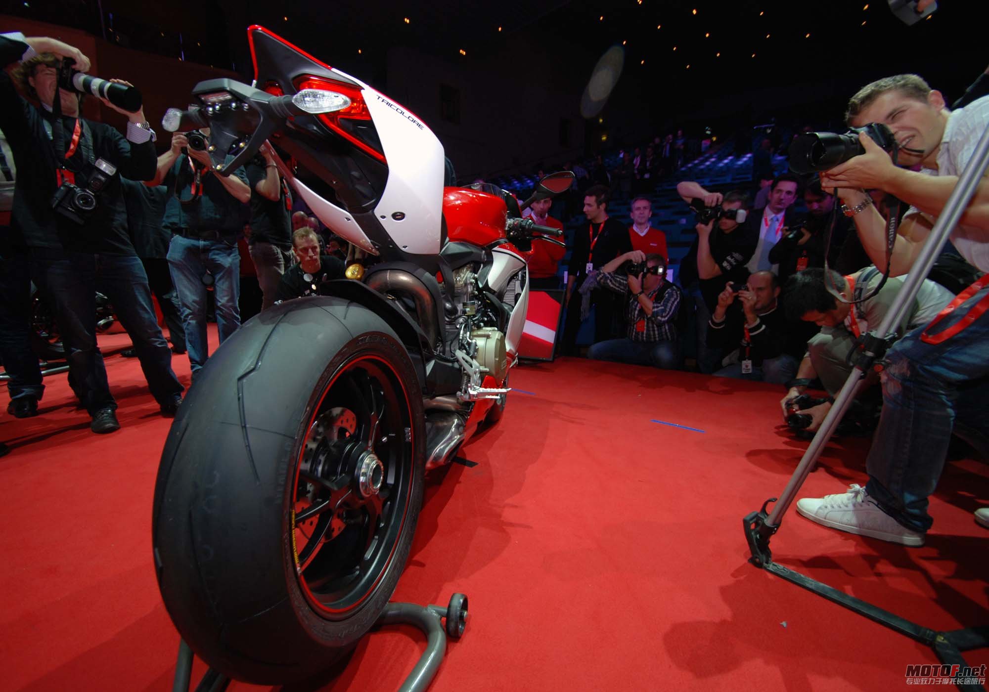 ducati-1199-panigale-s-tricolore-eicma-10.jpg