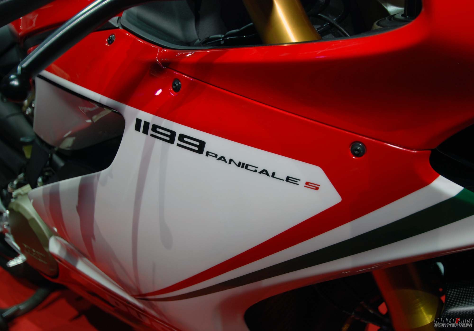 ducati-1199-panigale-s-tricolore-eicma-12.jpg
