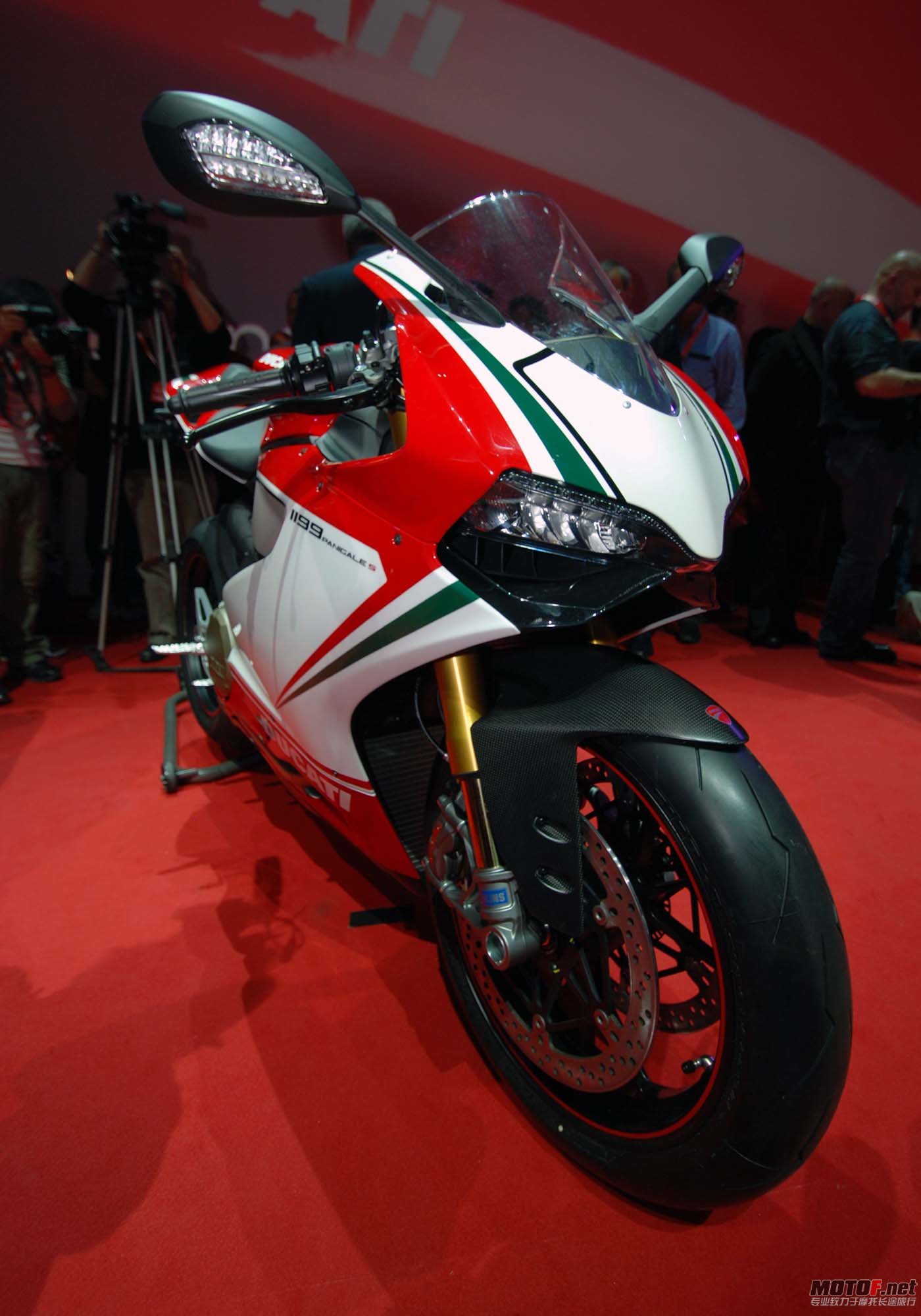 ducati-1199-panigale-s-tricolore-eicma-13.jpg