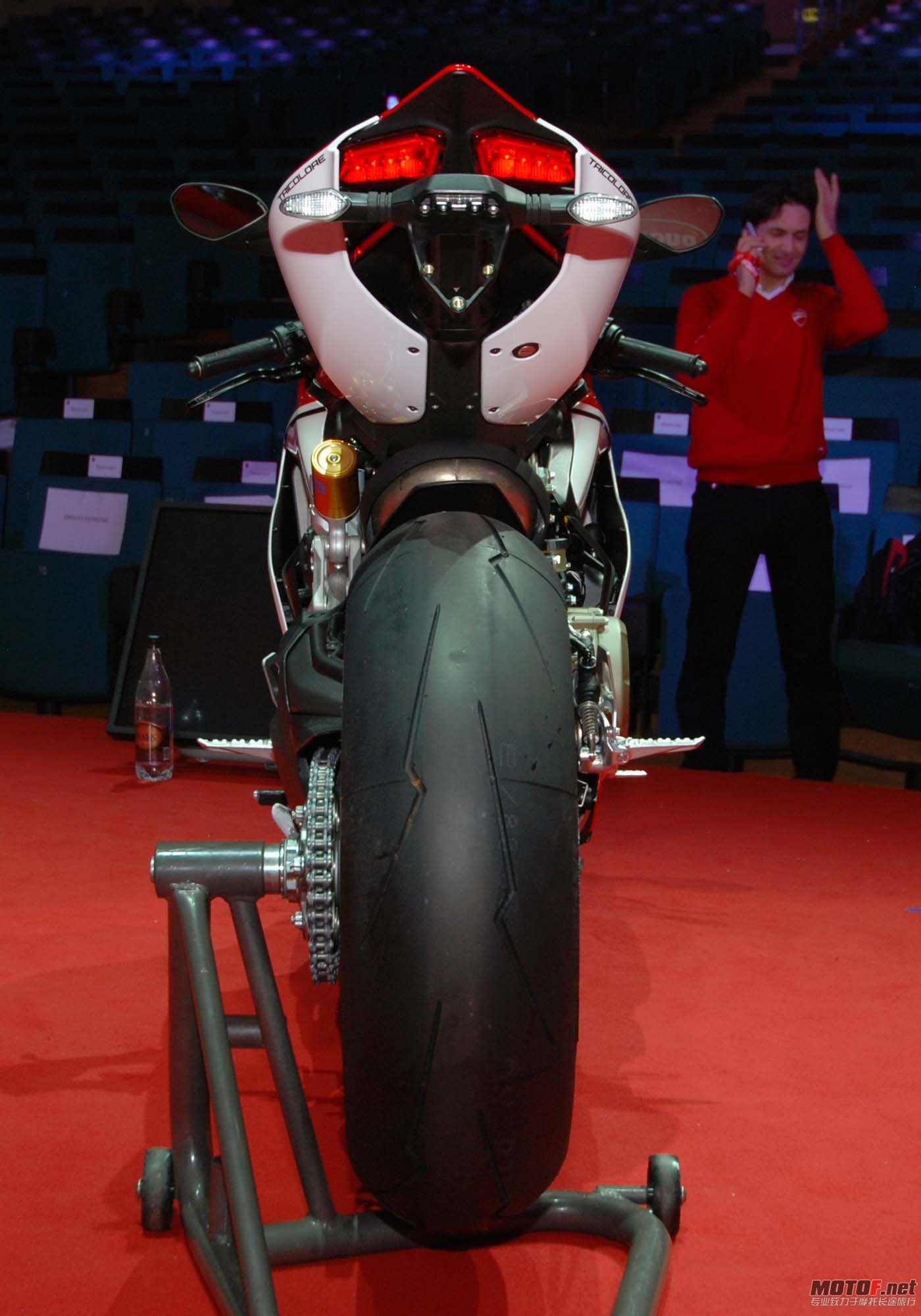 ducati-1199-panigale-s-tricolore-eicma-18.jpg