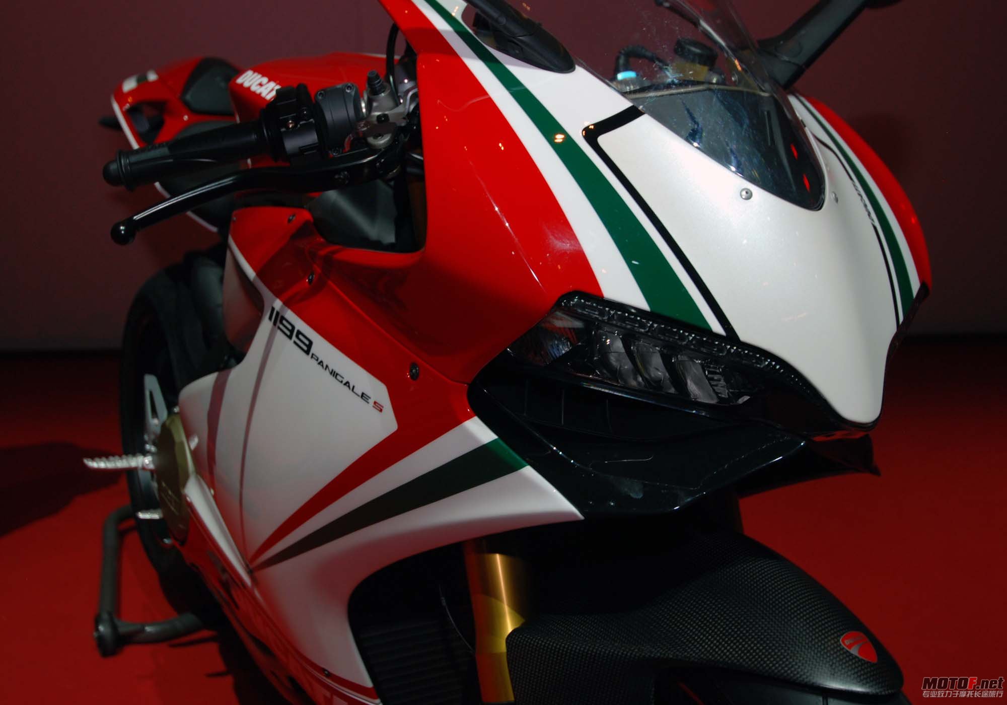 ducati-1199-panigale-s-tricolore-eicma-20.jpg