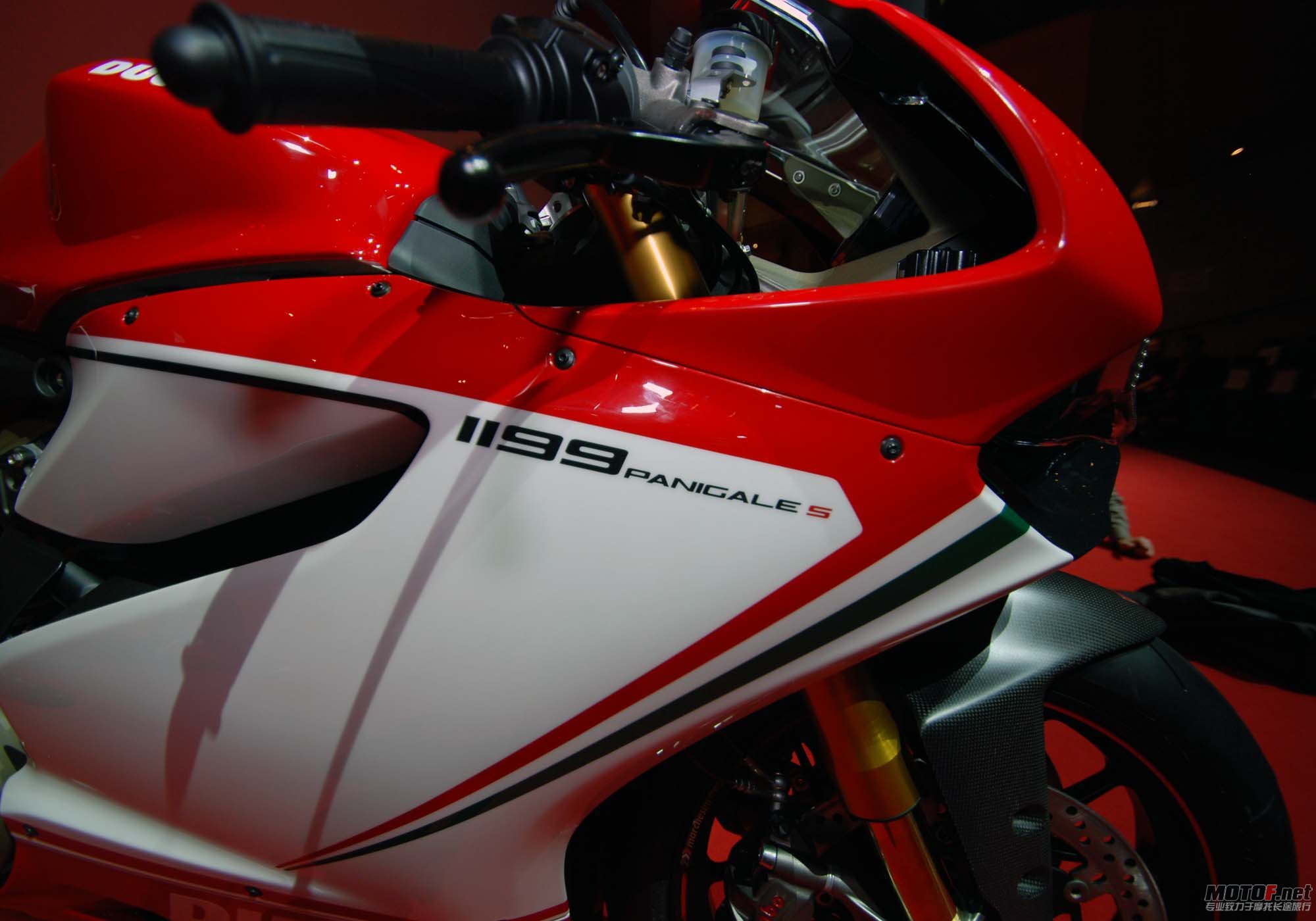 ducati-1199-panigale-s-tricolore-eicma-21.jpg