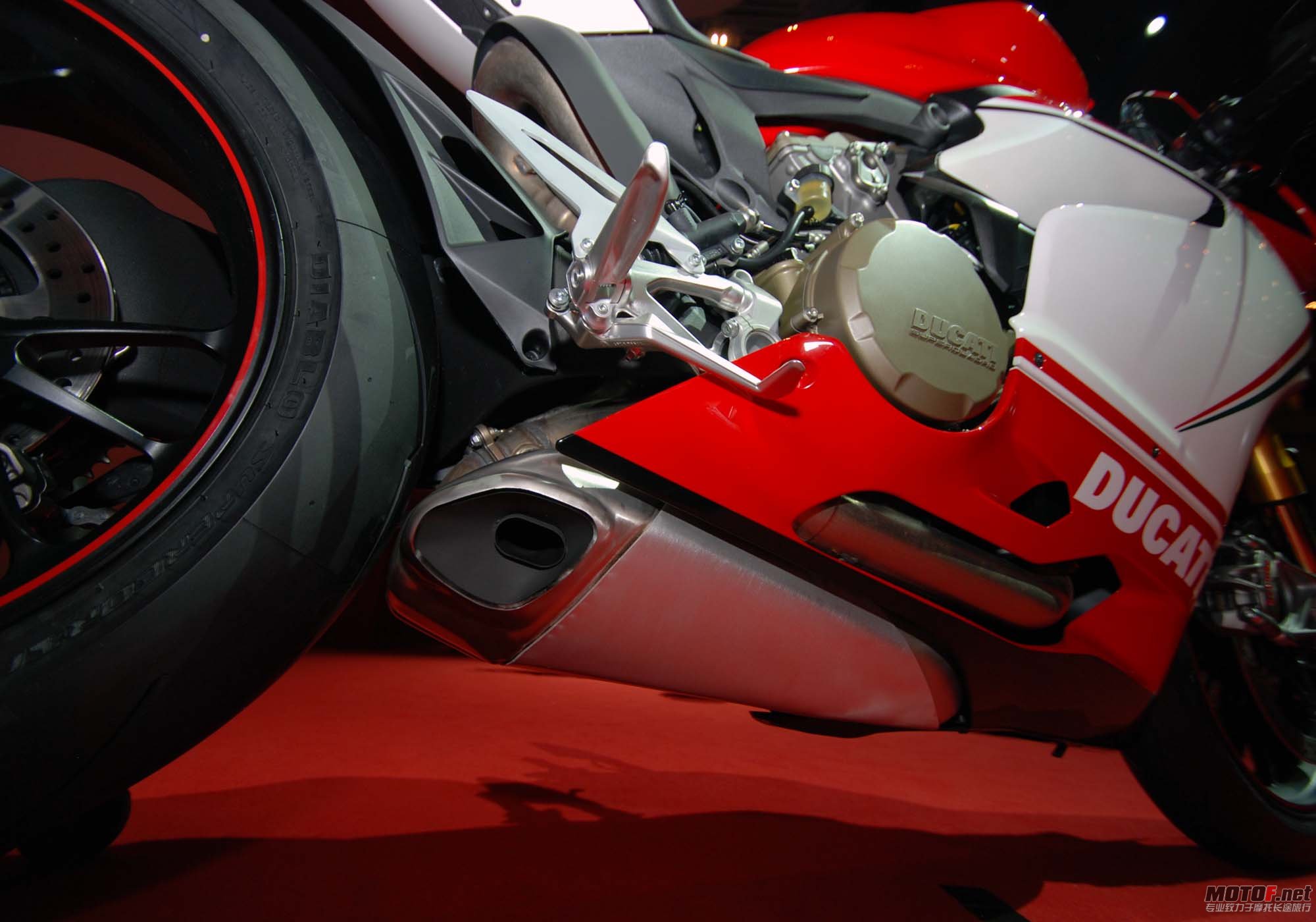 ducati-1199-panigale-s-tricolore-eicma-23.jpg