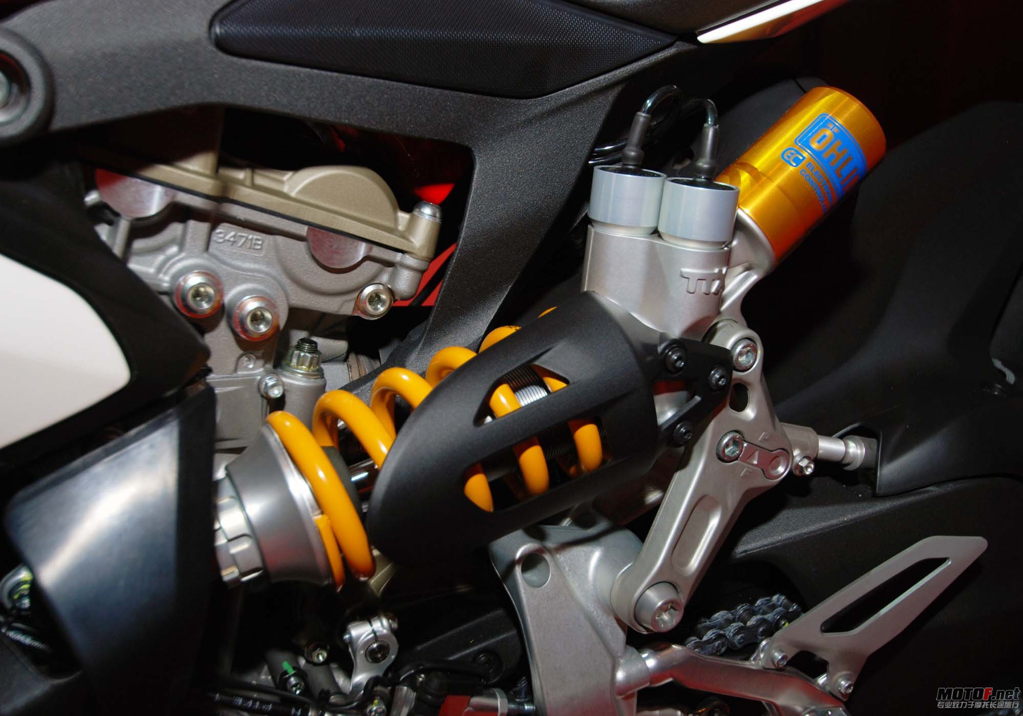 ducati-1199-panigale-s-tricolore-eicma-24.jpg