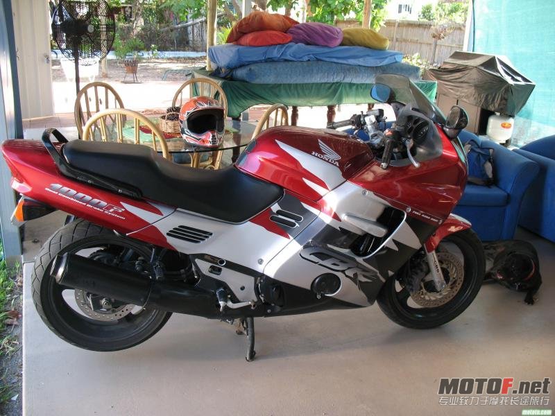 1223905020-honda-cbr-1000-f.jpg