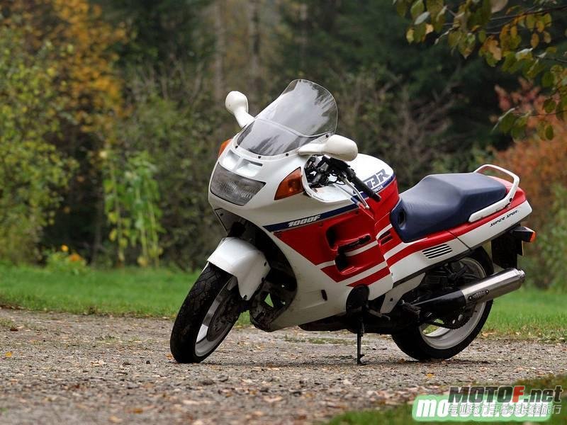 1242745203-Honda-CBR-1000-F.jpg