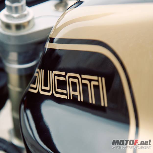 ducati-900-supersport-2.jpg