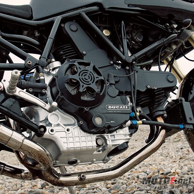 ducati-900-supersport-4.jpg