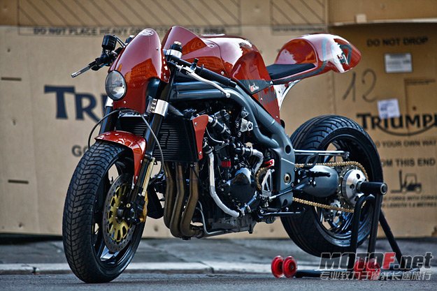 triumph-triple-speed-2.jpg