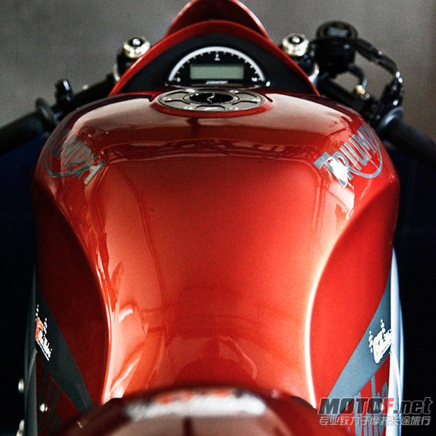 triumph-triple-speed-3.jpg