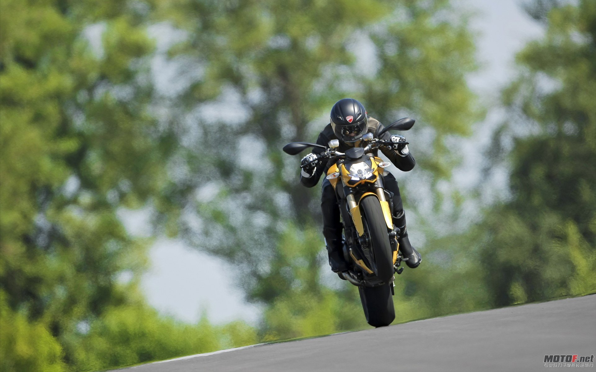 DUCATI-STREETFIGHTER-848-2012-widescreen-10.jpg