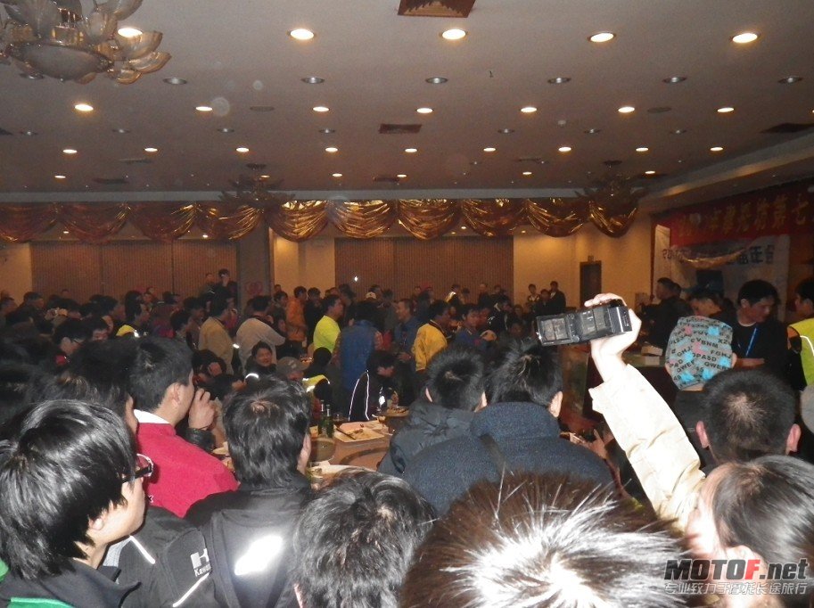 年会拍卖.jpg