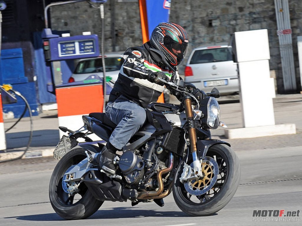 big_benelli_due_756_2009_06.jpg
