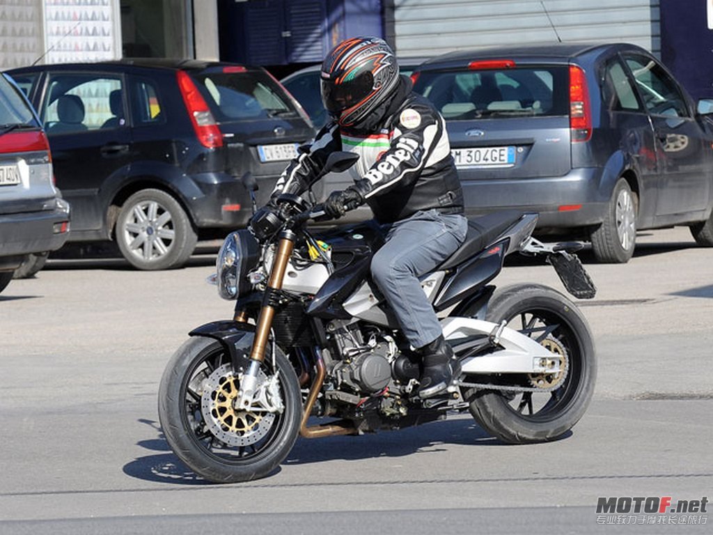 big_benelli_due_756_2009_05.jpg