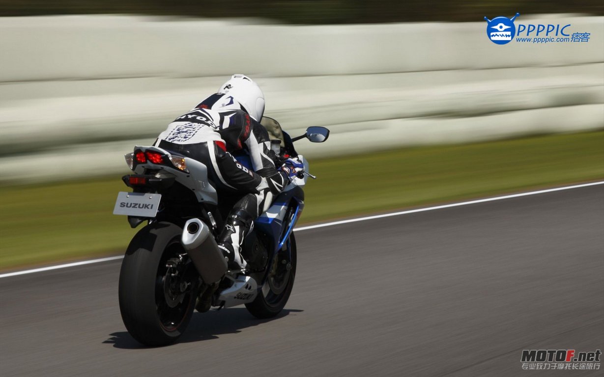 Suzuki-GSX-R1000-2012-widescreen-09_调整大小.jpg