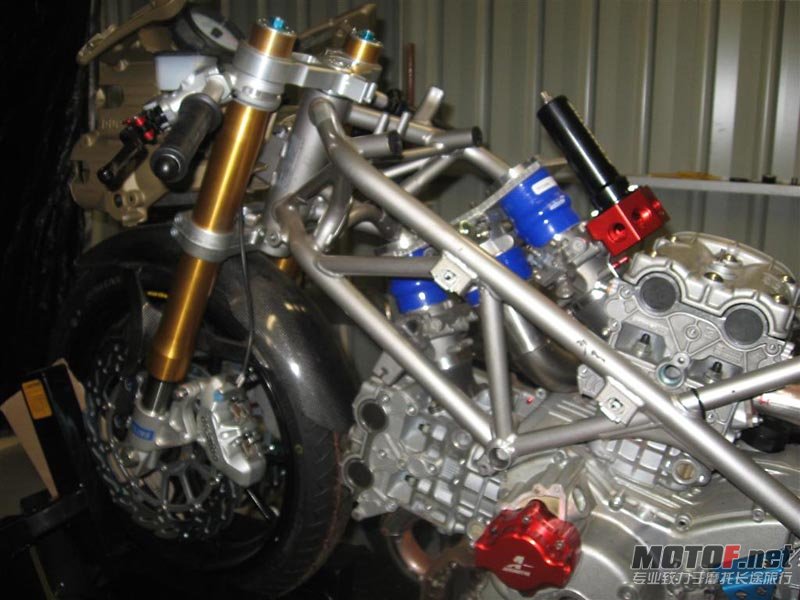 16DEC07DRAGBIKE010.jpg