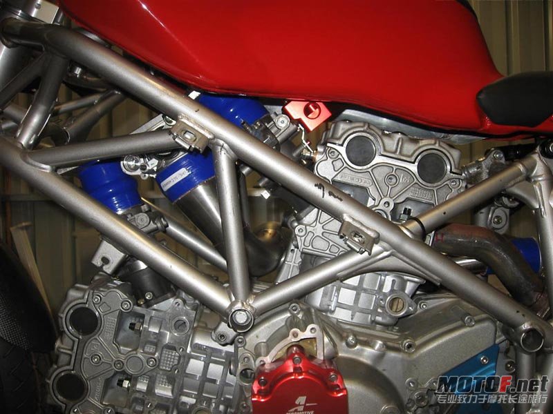 16DEC07DRAGBIKE021.jpg