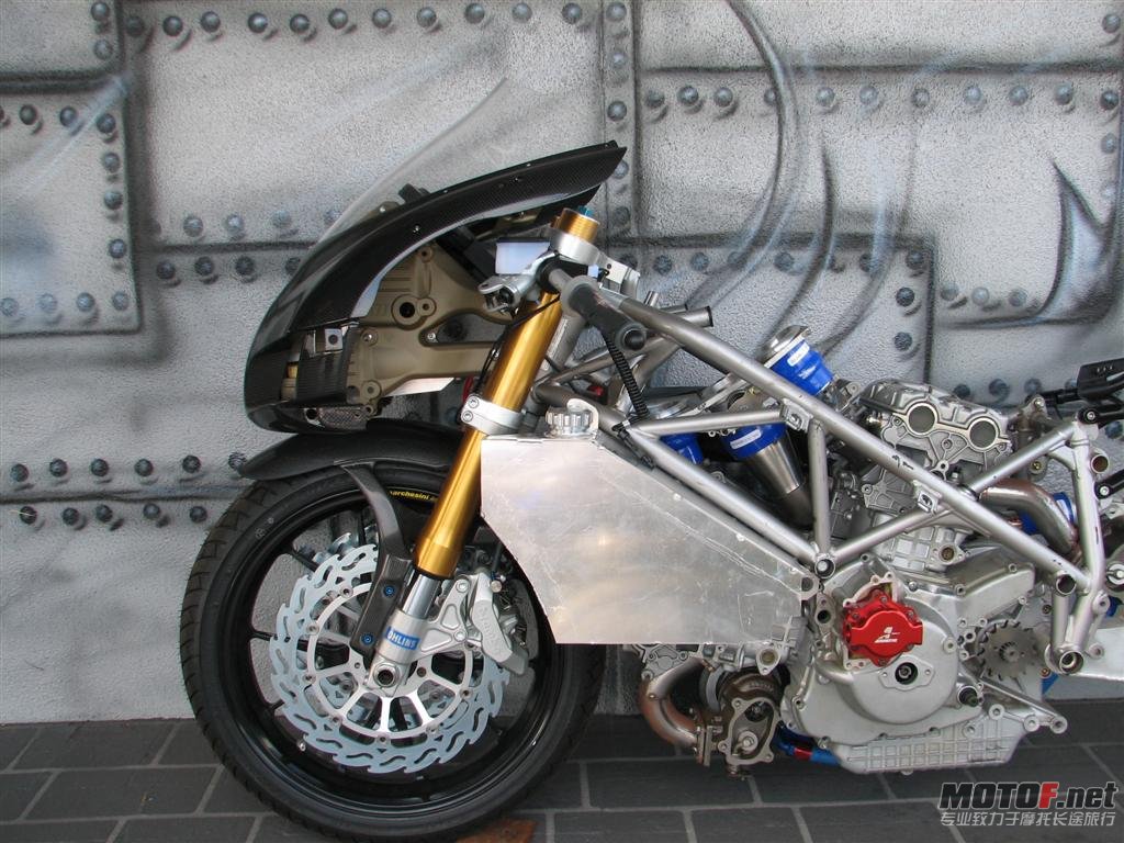 999RDUCATIDRAGBIKEFUELTANK037.jpg