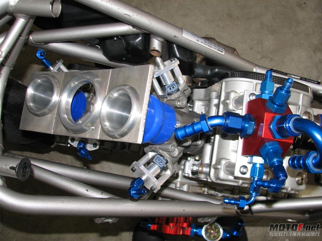 041308TWINTURBO217.jpg