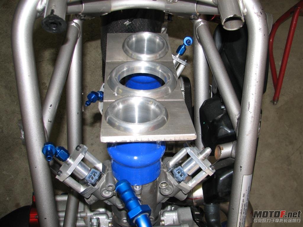041308TWINTURBO218.jpg