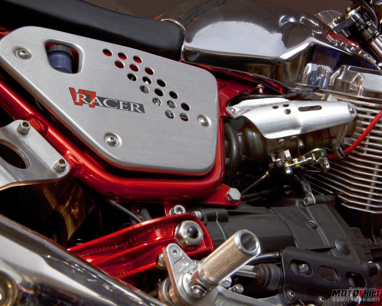 MotoGuzzi_v7racer_2010_10_1280x1024.jpg